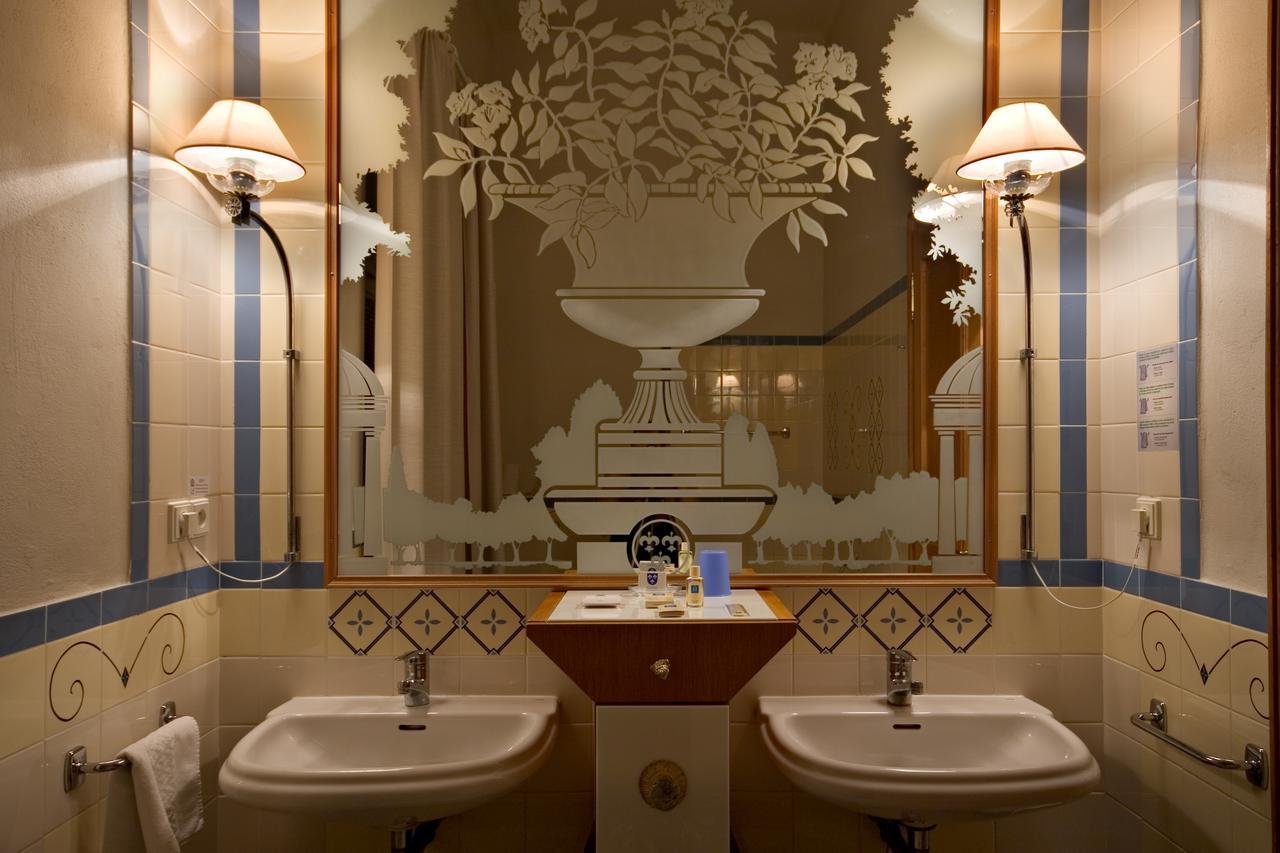 Hotel Three Lilies Inkl Aquaforum Františkovy Lázně Kültér fotó