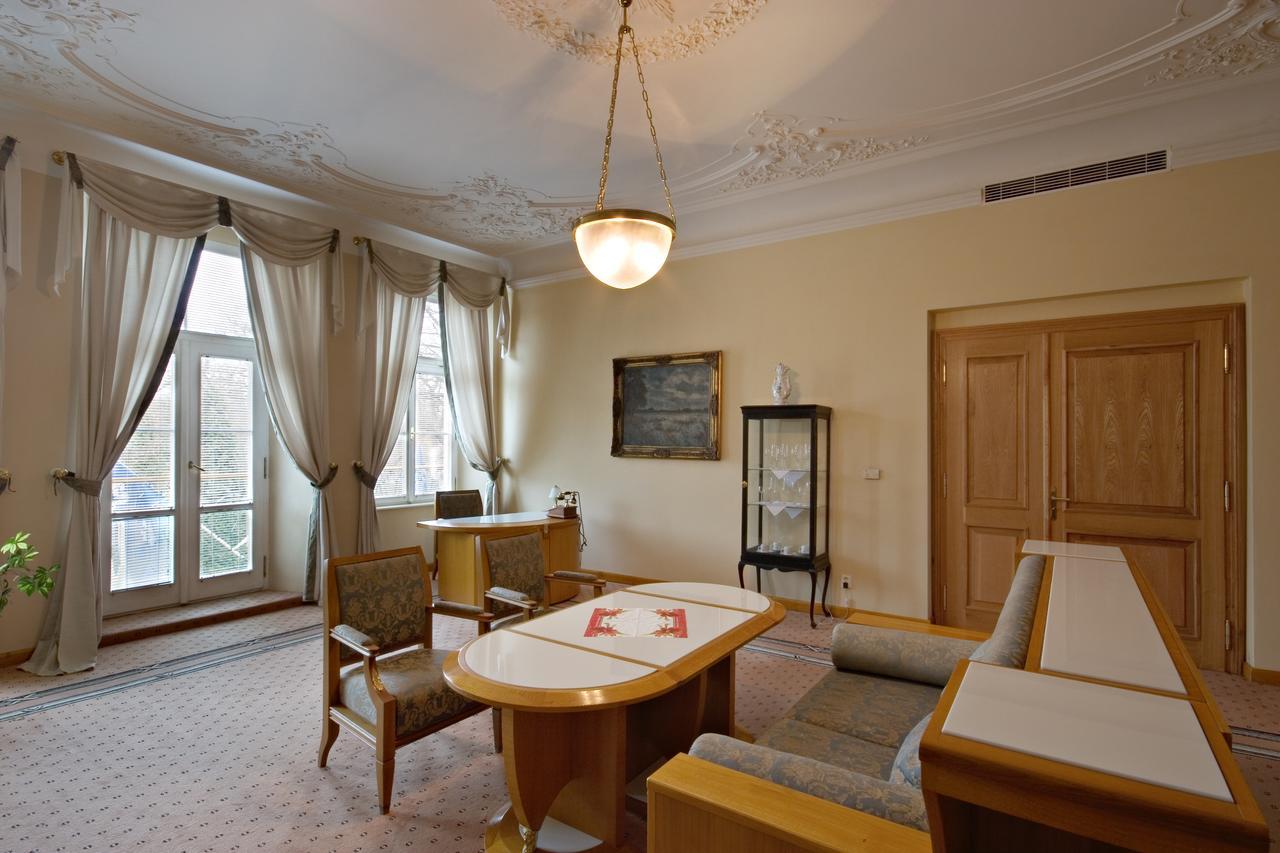 Hotel Three Lilies Inkl Aquaforum Františkovy Lázně Kültér fotó