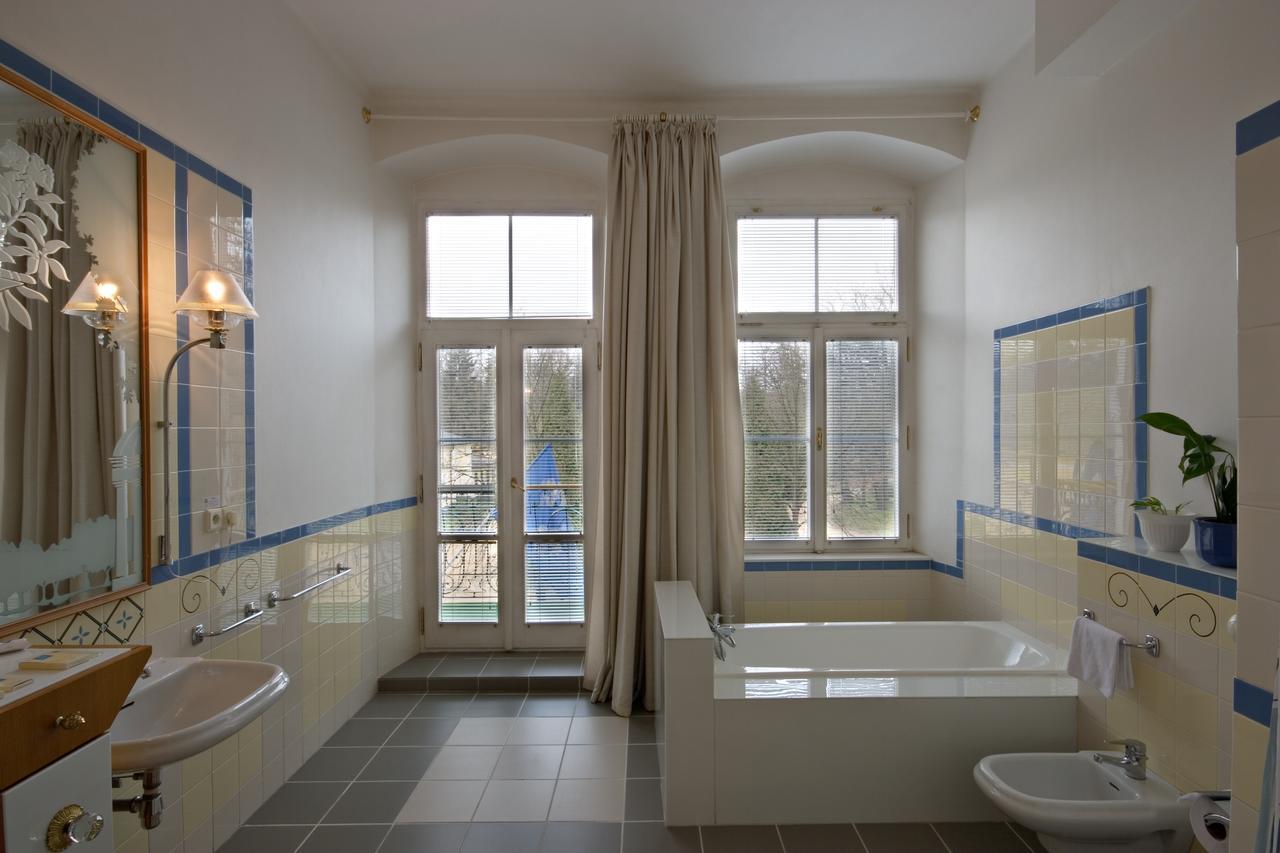 Hotel Three Lilies Inkl Aquaforum Františkovy Lázně Kültér fotó