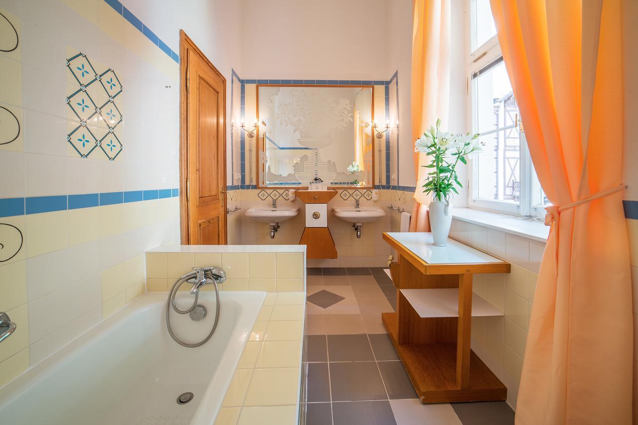 Hotel Three Lilies Inkl Aquaforum Františkovy Lázně Kültér fotó