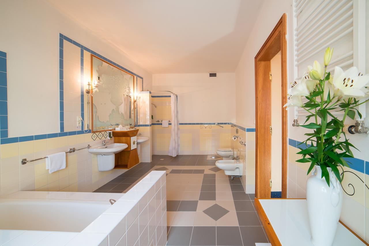 Hotel Three Lilies Inkl Aquaforum Františkovy Lázně Kültér fotó