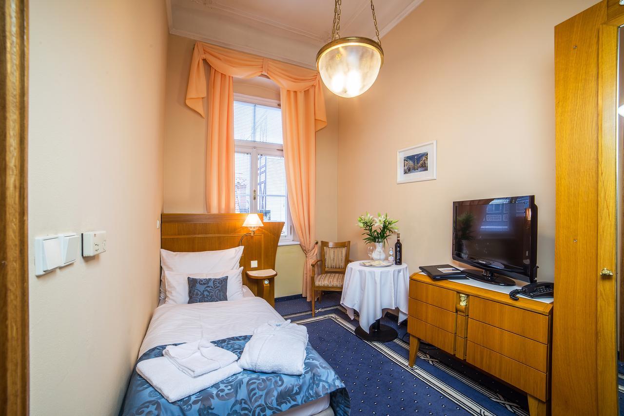 Hotel Three Lilies Inkl Aquaforum Františkovy Lázně Kültér fotó