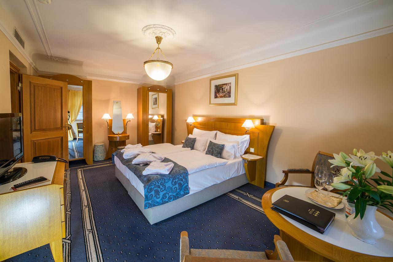 Hotel Three Lilies Inkl Aquaforum Františkovy Lázně Kültér fotó