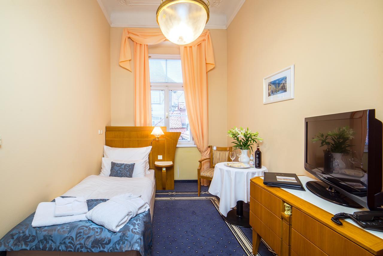 Hotel Three Lilies Inkl Aquaforum Františkovy Lázně Kültér fotó