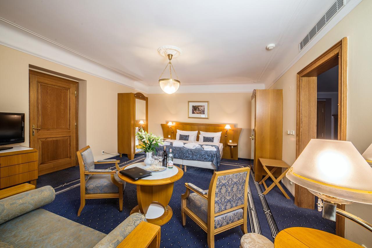 Hotel Three Lilies Inkl Aquaforum Františkovy Lázně Kültér fotó