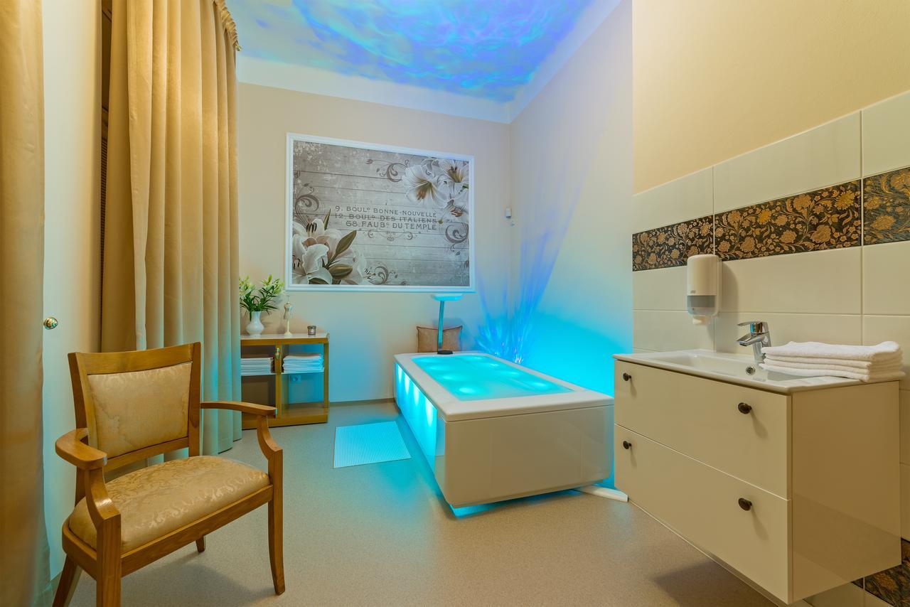 Hotel Three Lilies Inkl Aquaforum Františkovy Lázně Kültér fotó