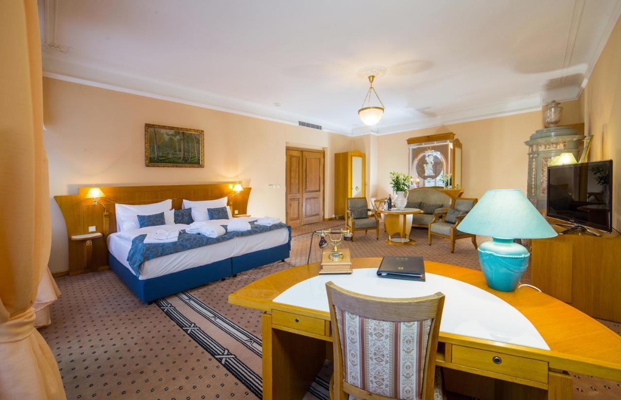 Hotel Three Lilies Inkl Aquaforum Františkovy Lázně Kültér fotó